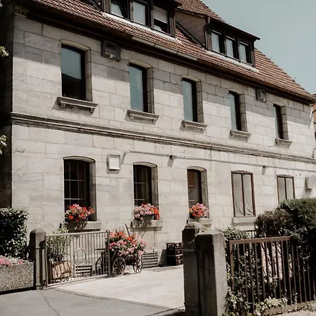 Inn Rotes Ross *